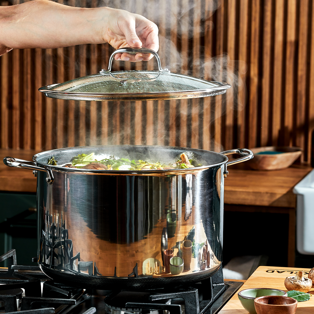 Hybrid Stock Pot with Lid. 12-Qt - Image 4