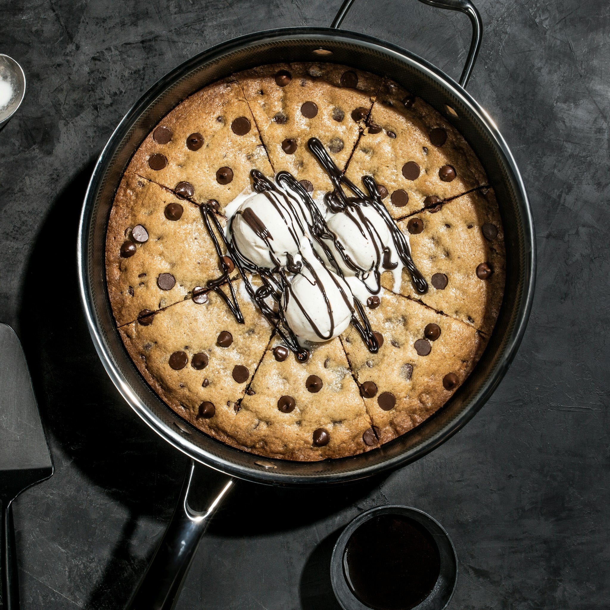 Hybrid Deep Sauté Pan with Lid. 3.3-Qt - Image 8