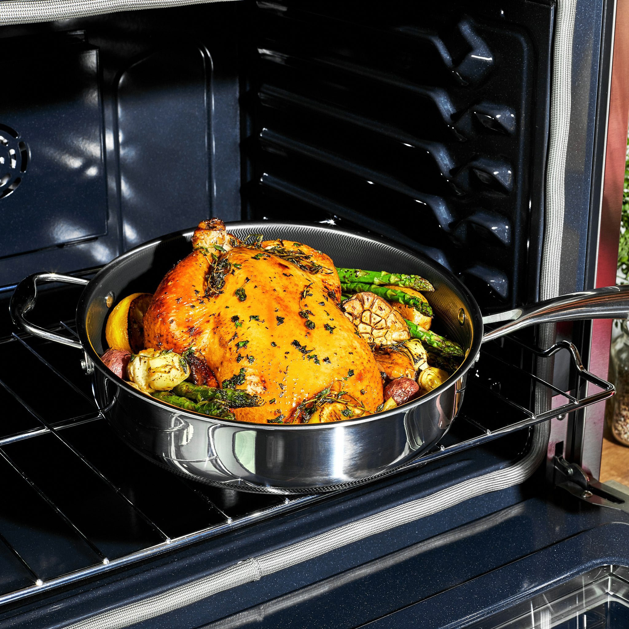 Hybrid Deep Sauté Pan with Lid. 4.5-Qt - Image 6
