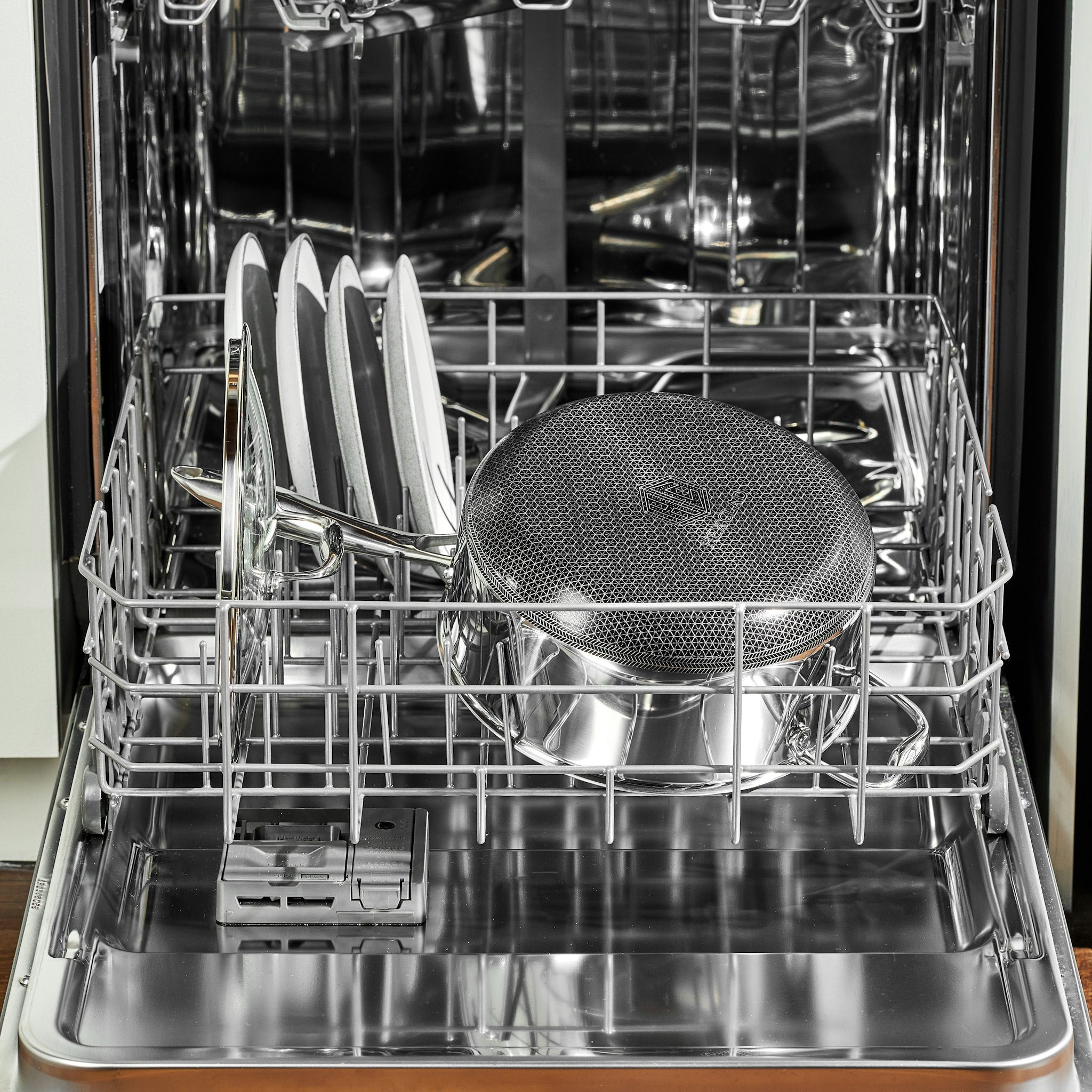 Hybrid Saucepan With Lid. 3-Qt - Image 8