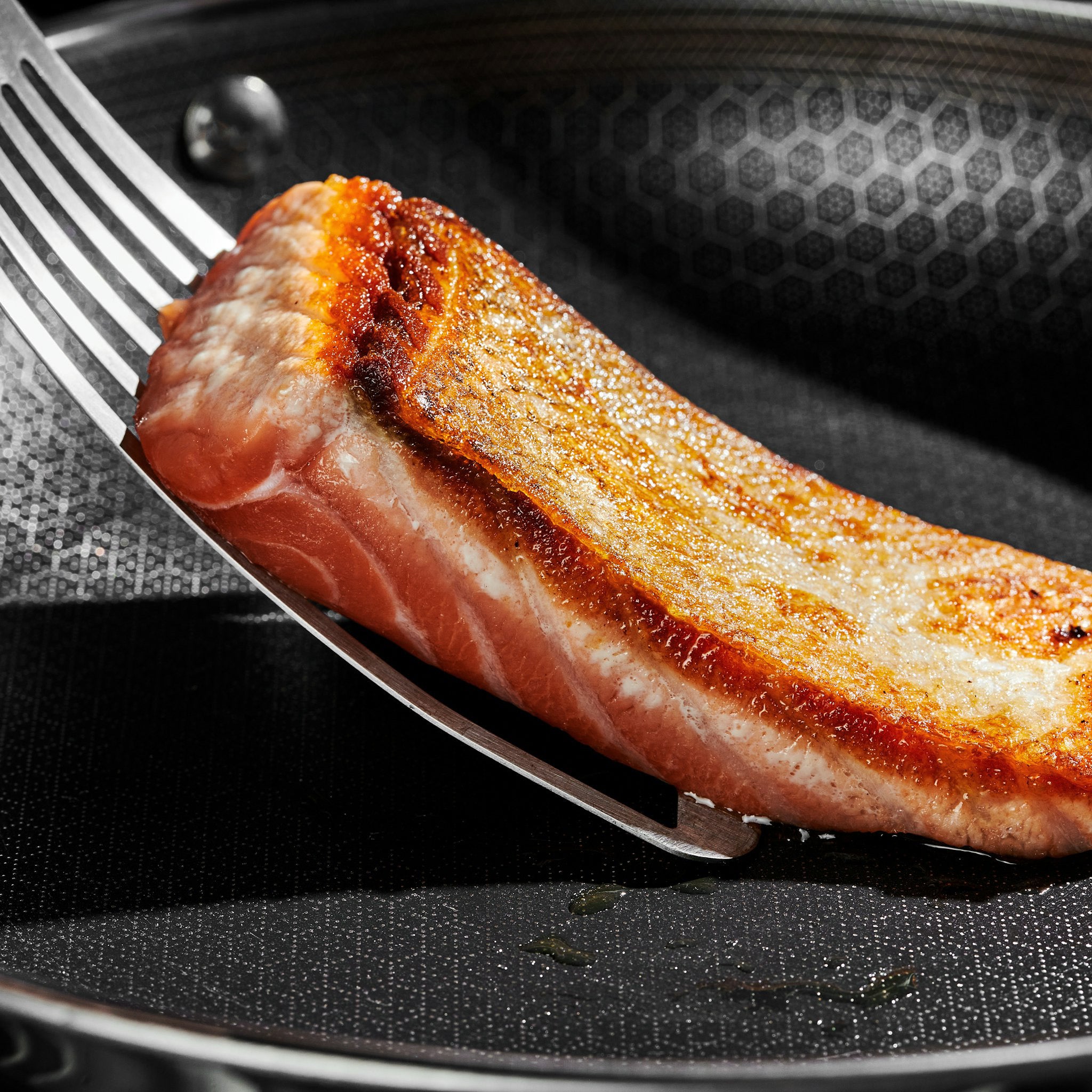 Hybrid Deep Sauté Pan with Lid. 3.3-Qt - Image 7